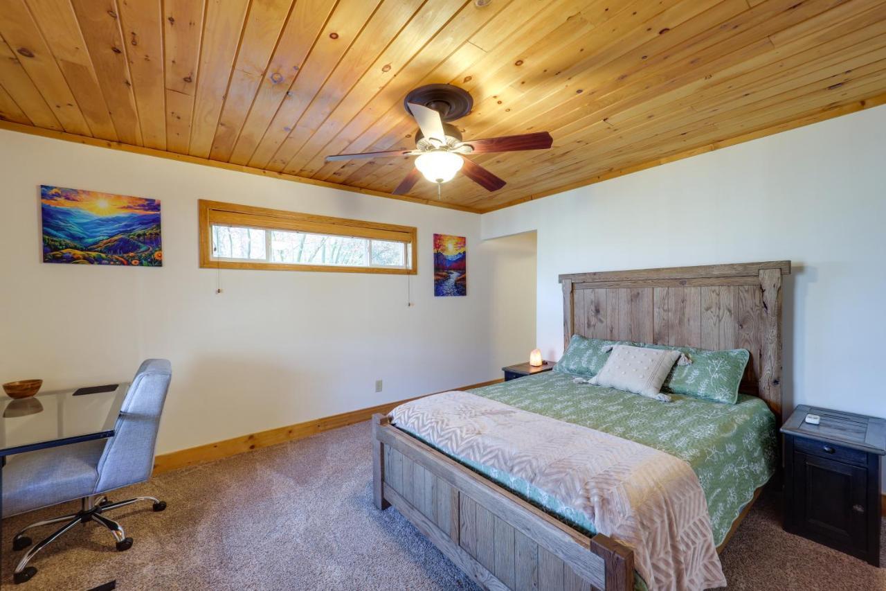 Pet-Friendly Spruce Pine Cabin With Private Fire Pit Exteriör bild