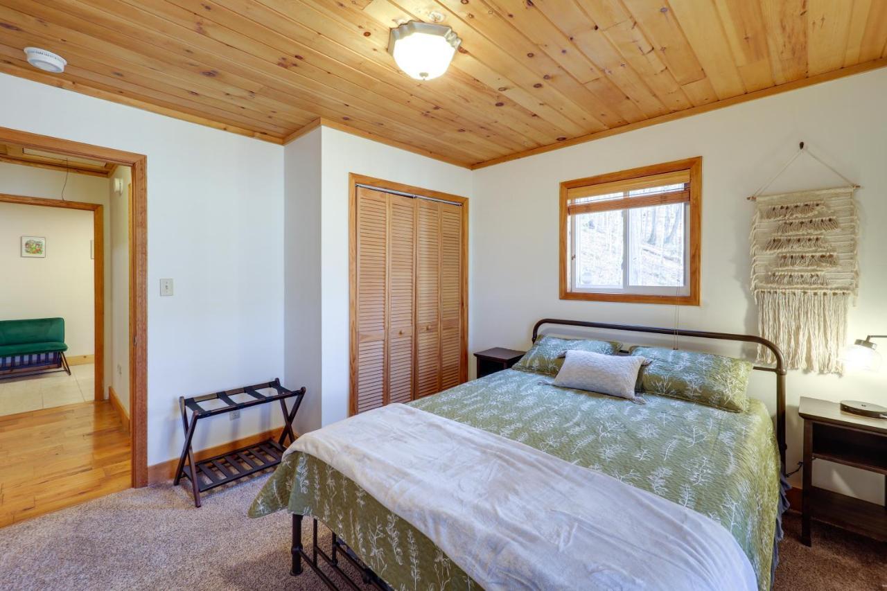 Pet-Friendly Spruce Pine Cabin With Private Fire Pit Exteriör bild