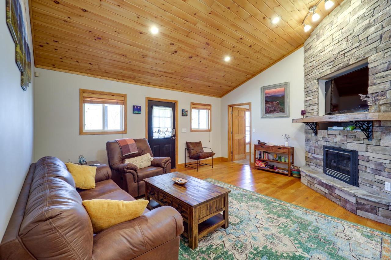 Pet-Friendly Spruce Pine Cabin With Private Fire Pit Exteriör bild