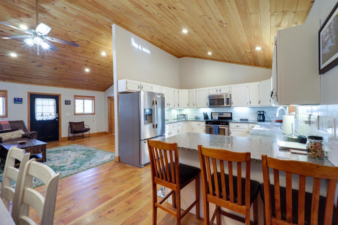 Pet-Friendly Spruce Pine Cabin With Private Fire Pit Exteriör bild
